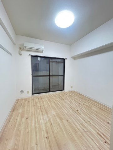 ダンディライオン灘の居間・リビング