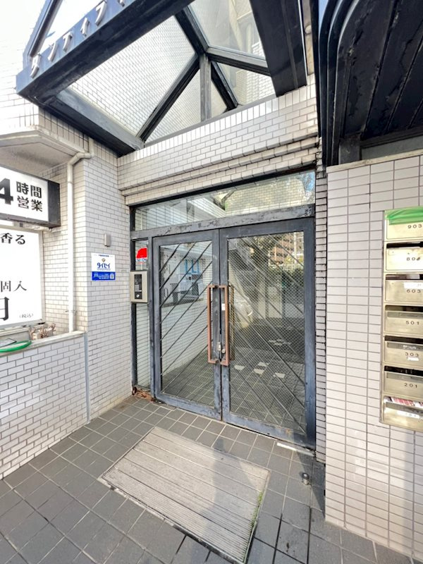 ダンディライオン灘のエントランス