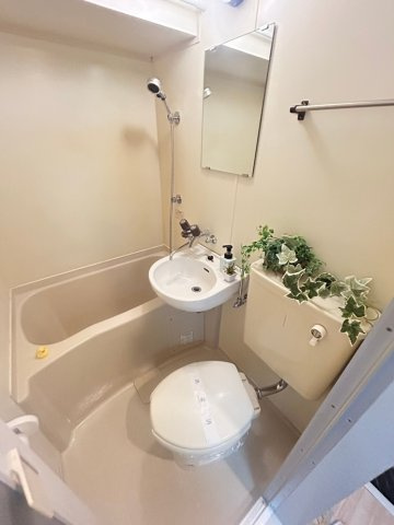 ダンディライオン灘の浴室