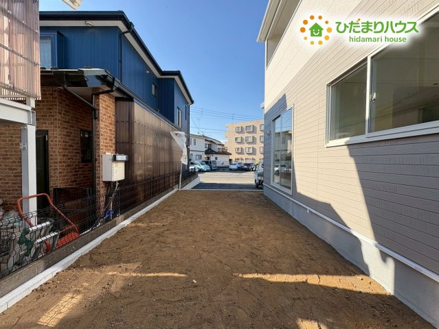 熊谷市久下第14　新築一戸建て　クレイドルガーデン　02の庭|建物の横には、ガーデニングやDIYを楽しめるスペースがあります。
夏場はお子様と一緒にビニールプールを出して遊ぶこともできますね★