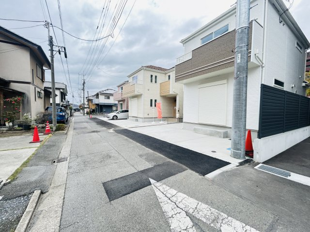 新築　高崎市堰代町　Heartful　Town　C号棟の前面道路含む現地写真|現地写真　南側接道幅員約4ｍ