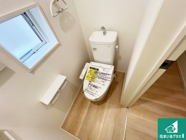 加古川市別府町新野辺北町　第9期　新築一戸建てのトイレ|1・2階の2ヶ所にあるので、朝の忙しい時間の順番待ちもなく、深夜の利用にも大変便利です。