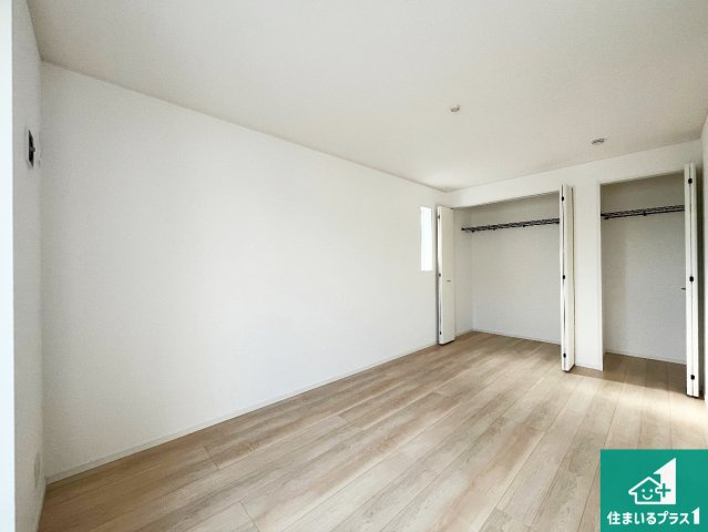 加古川市別府町新野辺北町　第9期　新築一戸建ての洋室|収納スペースが充実しているので子供の成長に合わせてたくさん収納ができます！家族構成に合わせた様々な活用ができる収納！