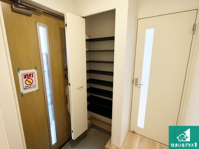 加古川市別府町新野辺北町　第9期　新築一戸建ての玄関|シューズボックスにはたくさんの靴が収納できるので玄関周りはいつもスッキリ！ご家族が増えても安心！