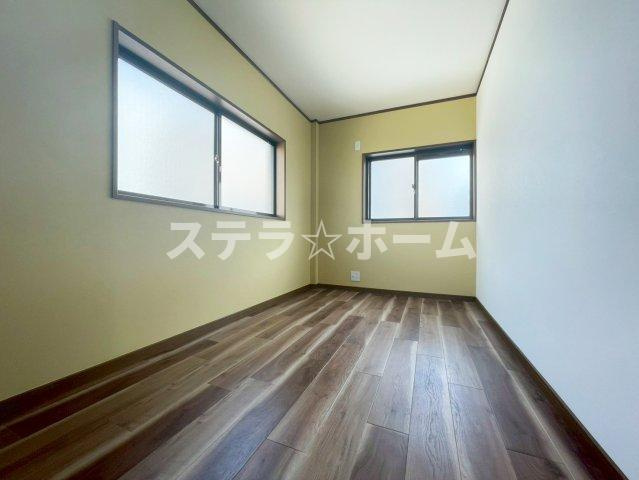 下新庄4 中古戸建の洋室|明るい洋室です