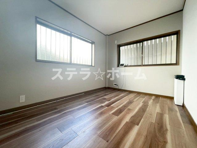下新庄4 中古戸建の洋室|広々とした洋室です