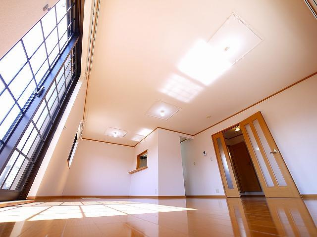 ウエストガーデン　Ｂの居間・リビング|ゆったり過ごせる居間です