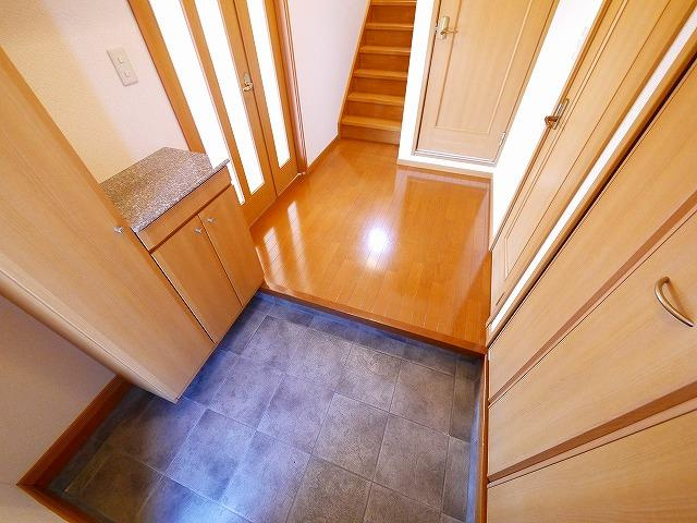 ウエストガーデン　Ｂの玄関|明るい玄関です