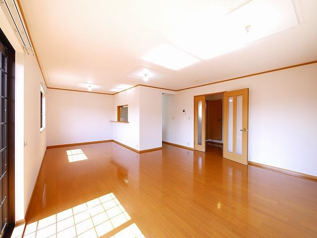 ウエストガーデン　Ｂの居間・リビング|ゆったりとしたリビングです