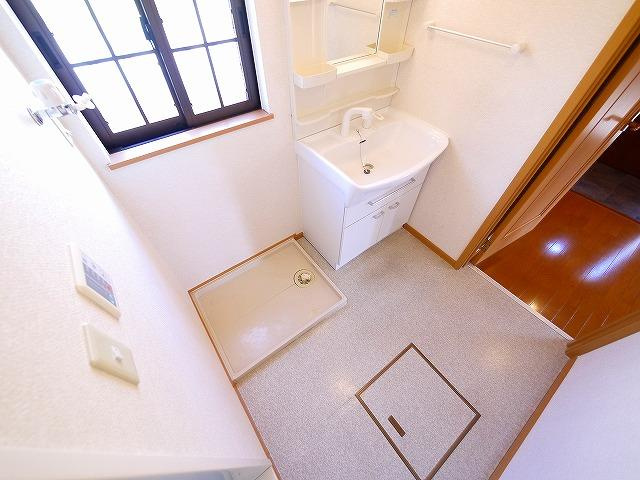 ウエストガーデン　Ｂの洗面所|広い洗面スペース