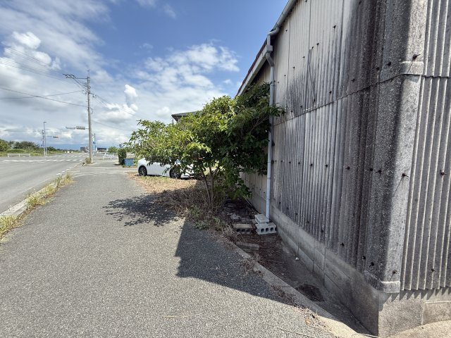 蒲池城倉庫の駐車場