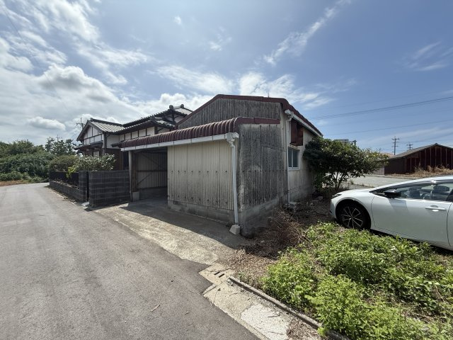 蒲池城倉庫の駐車場