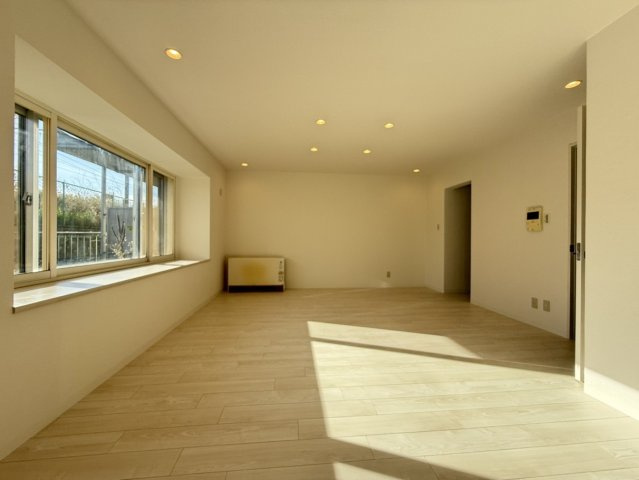 リバーサイド元町館の居間・リビング