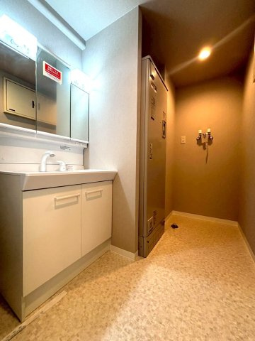 リバーサイド元町館の独立洗面台