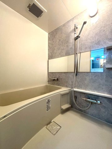 リバーサイド元町館の浴室