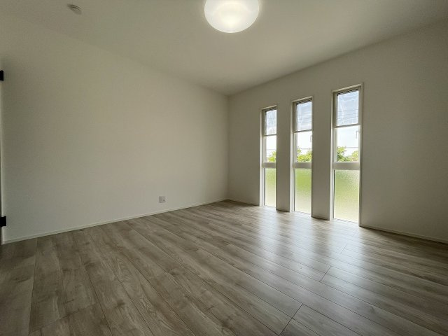 直方南小前の洋室