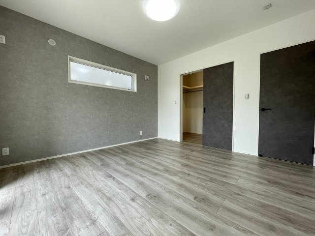 直方南小前の洋室