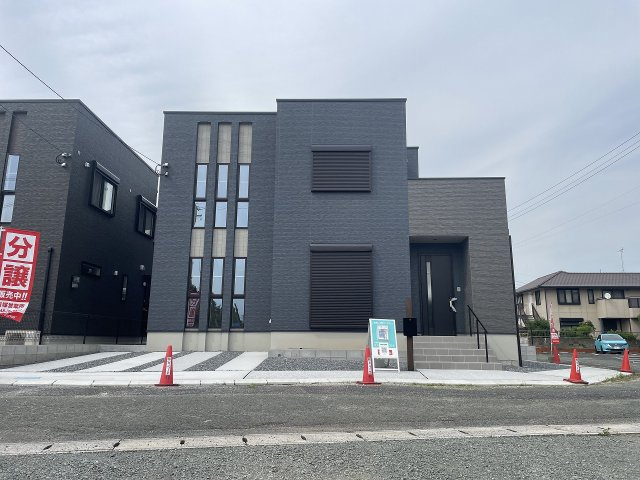 直方南小前の外観