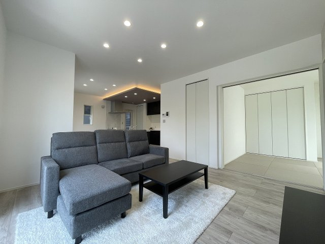 直方南小前の居間・リビング