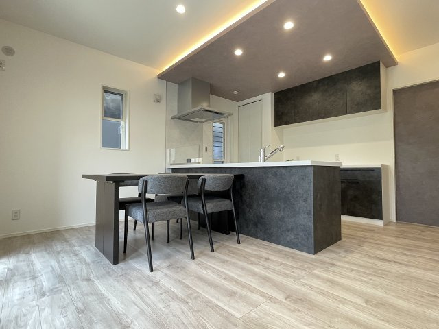 直方南小前のキッチン