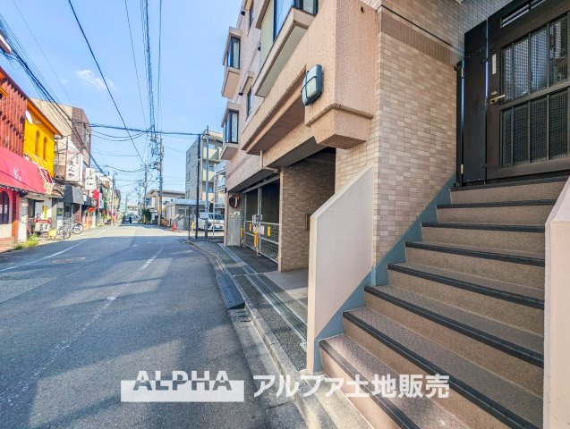レクセルマンション中神の外観|【Welcome】
◆ウェルカム◆帰路につきタイルの上を歩き抜けるとそこには「立川シティハイツ」のエントランス。意匠性高くさり気なく気品ですら感じられる。これが「シティハイツ」のpride