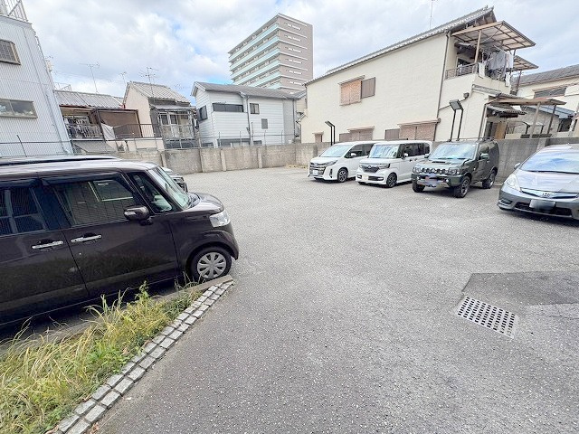 エスパシオ上新庄の駐車場