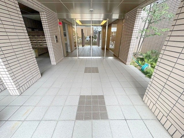 エスパシオ上新庄のエントランス