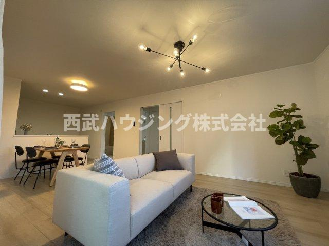 【仲介手数料無料】所沢市上新井全８棟Ｆ号棟　所沢市の新築住宅なら西武ハウジングの居間・リビング