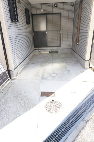 中古戸建　四條畷市南野1丁目（平成8年築）の駐車場