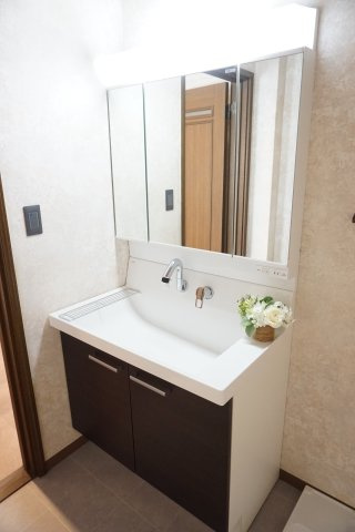 中古戸建　四條畷市南野1丁目（平成8年築）の独立洗面台