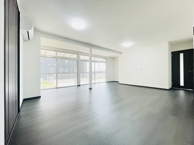 【居間・リビング】 | 東区下原2丁目　戸建て