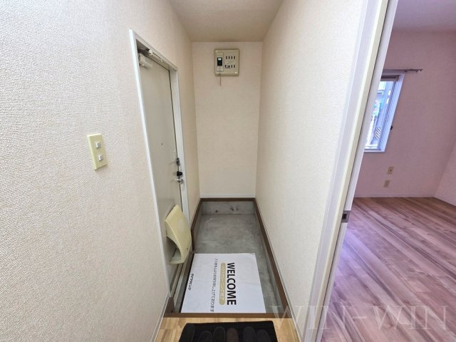 フレグランス三ツ相 C棟の玄関