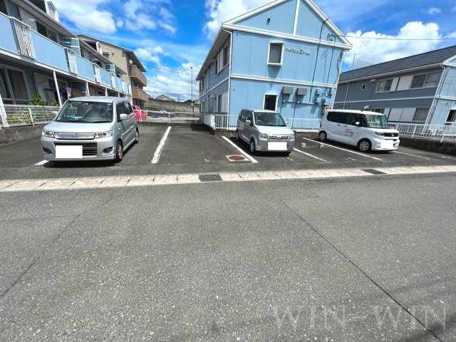 フレグランス三ツ相 C棟の駐車場