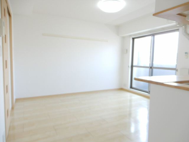 西舞子壱番館の居間・リビング