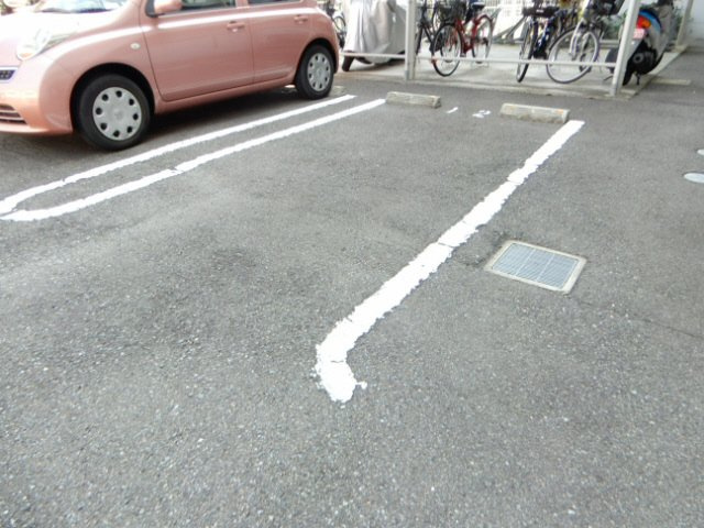 西舞子壱番館の駐車場