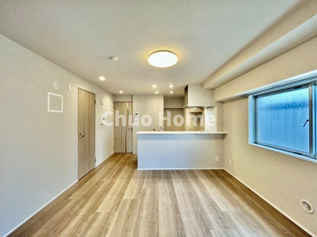 ライオンズマンション南砂のキッチン|視界に広がりを生むオープンなキッチン。料理や片付けをしながら、家族との会話を楽しんだり、リビングで遊ぶ子どもを見守れます。ご見学時には家具の配置などもイメージしながらぜひご覧になって見て下さい。