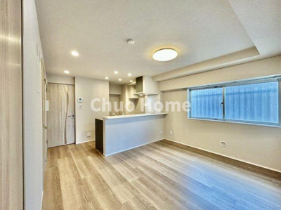 【ダイニング】 | ライオンズマンション南砂 | 【ダイニング】忙しい朝でも、しっかり家族が揃って食事をして頂けるゆとりある大きさのダイニングスペース。奥様が作る手料理をカウンター越しに受けとって頂き、テーブルで囲む素敵な時間を存分に愉しんで下さい。