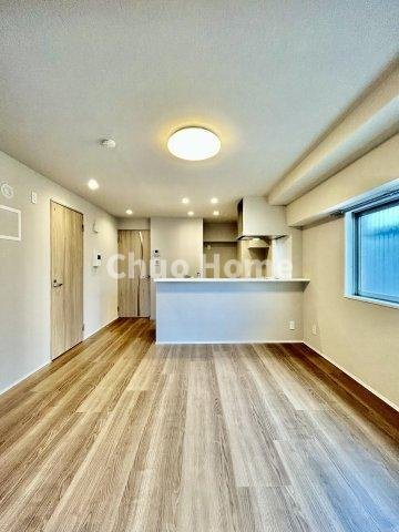 ライオンズマンション南砂の居間・リビング|【居間・リビング】「ＬＤＫは家族団らんをデザイン」広いＬＤＫでは家族が集まり一緒の時間を過ごせる工夫がされております。何気ない一日の当たり前のひとコマがいつか一生の宝物になります