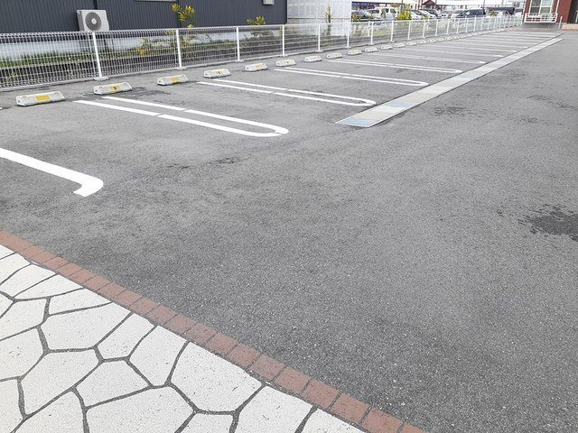 【駐車場】