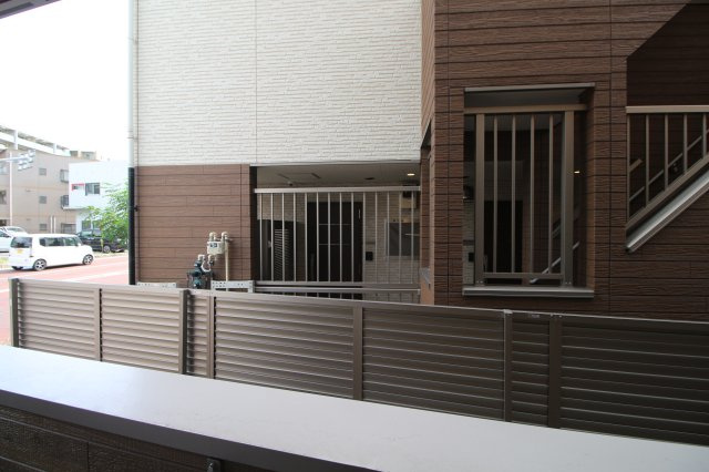 【バルコニー】 | AQUE24 | お洗濯にも便利なバルコニー付き