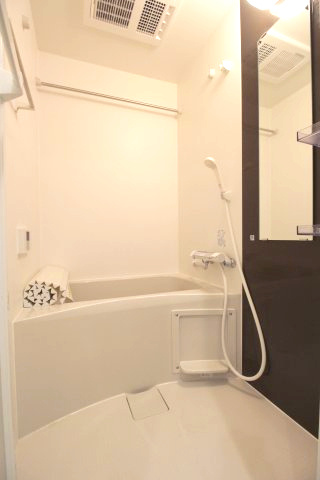 【浴室】 | AQUE24 | 落ち着いた空間のお風呂です