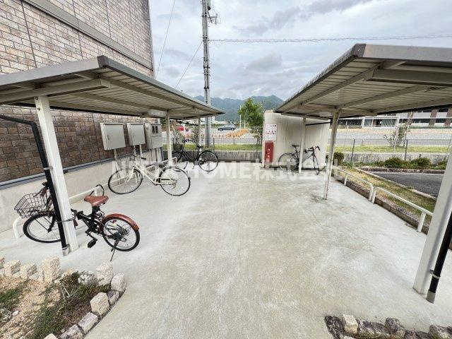 バーロハイツのその他共用部分|屋根付きの駐輪場が無料で使用可能です○