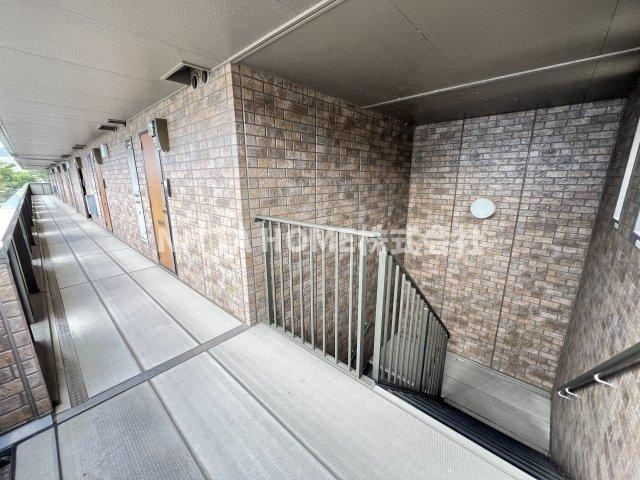 バーロハイツのロビー|居住スペースは1階です＊