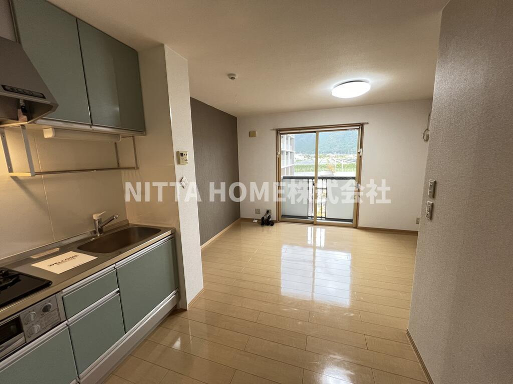 バーロハイツの居間・リビング|お部屋広々10.3帖☆（照明器具の設置はない可能性があります）