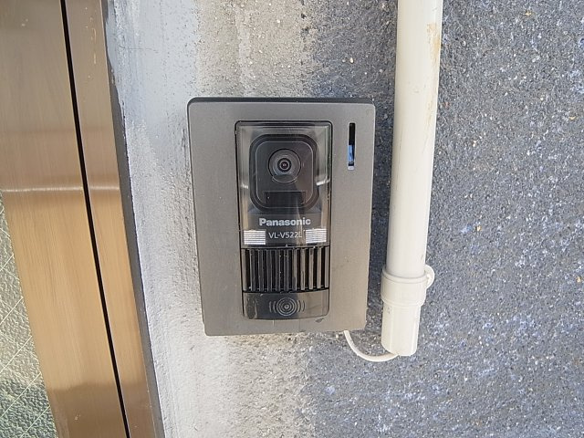 西山町V.V EST館のセキュリティ|録画機能付きのモニターフォンを完備で顔が分かり安心