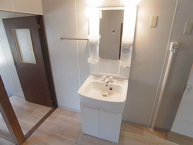 西山町V.V EST館の洗面所|洗面台も独立しています