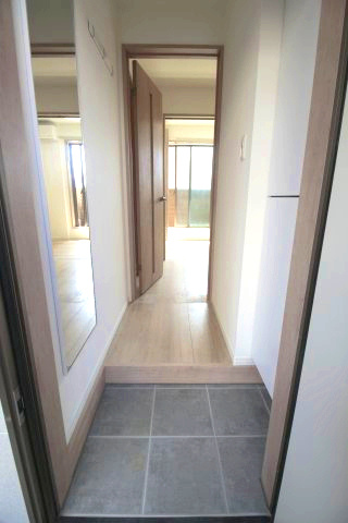 【玄関】 | AQUE24 | 明るい玄関です