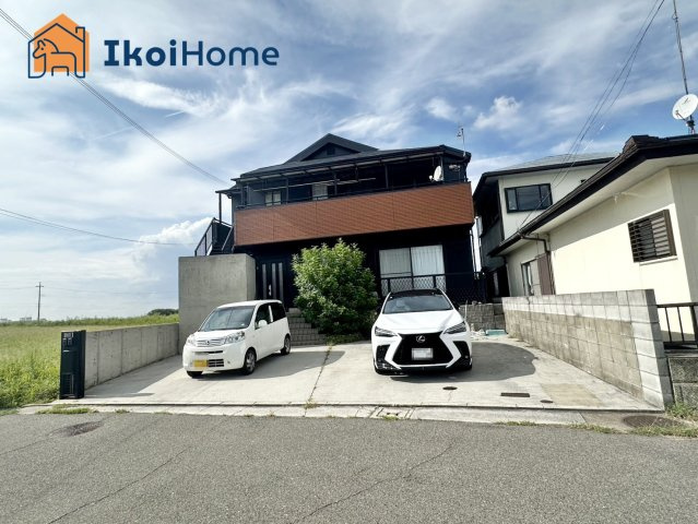 神戸市西区岩岡町古郷303-16の外観|田舎でのんびりライフをお過ごしいただける2世帯にも可能な物件です！駐車場は並列4台可能です！