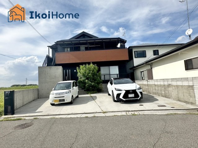 神戸市西区岩岡町古郷303-16のエントランス|●資料・カタログのご請求無料●　岩岡小学校までは徒歩6分、岩岡中学校までは徒歩8分。