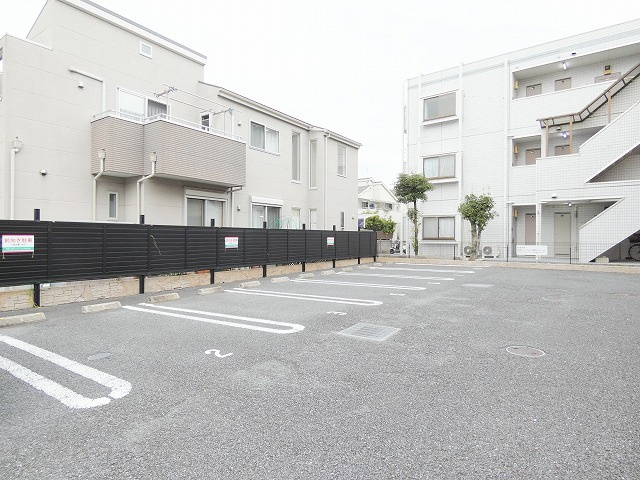アレグリアの駐車場